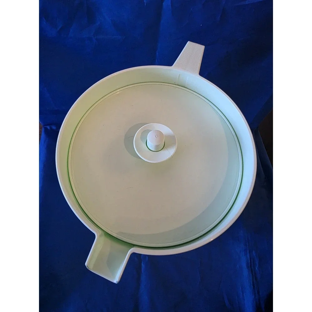 Vintage Rubbermaid 1 Gallon Yellow Drink Beverage Pitcher‎ #1416E-1